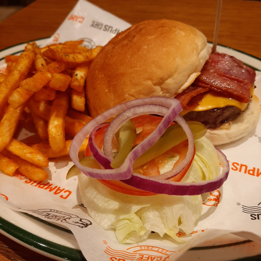 campus cafe 經典起司培根漢堡 cheese burger