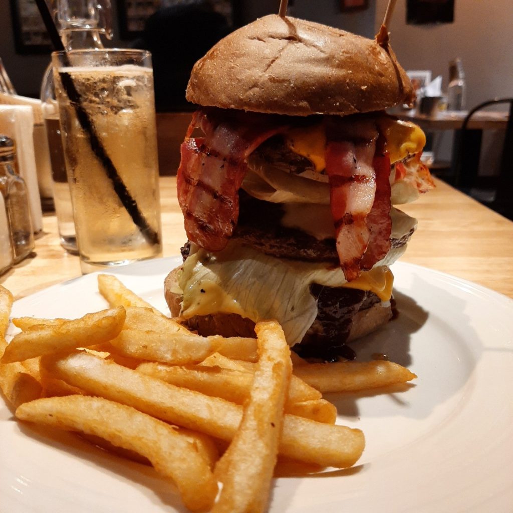 Stan＆Cat 史丹貓美式餐廳 天啊好大牛肉堡 （Monster Triple Beef Burger）