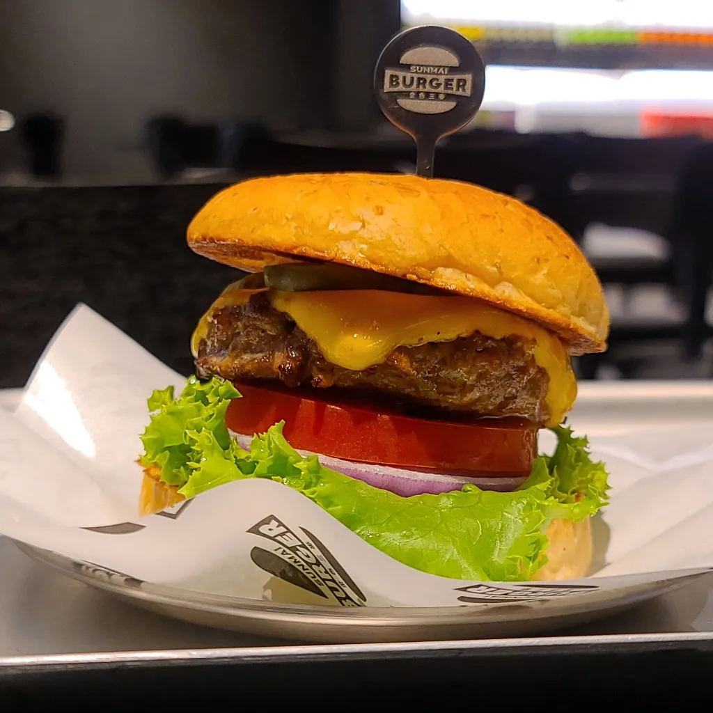 SUNMAI BURGER 厚菲力麥漢堡 spicy beef burger